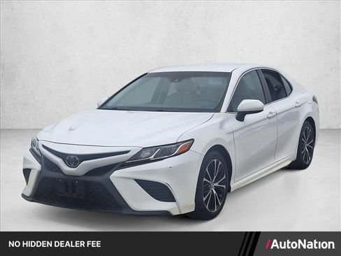 Used 2018 Toyota Camry SE FWD image 1