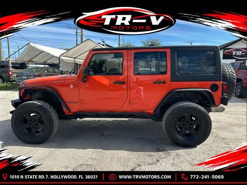 Used 2015 Jeep Wrangler Unlimited Sport w/ Connectivity Group AWD/4WD image 8