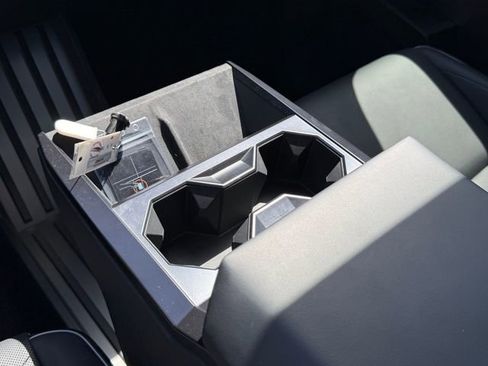 Used 2024 Tesla Cybertruck AWD Crew Cab image 19