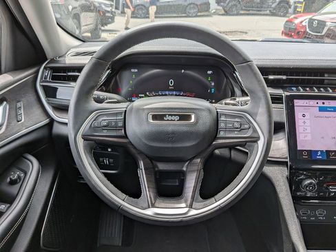 Used 2023 Jeep Grand Cherokee 4WD 4xe image 15