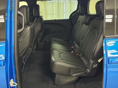New 2026 Chrysler Pacifica Select image 19