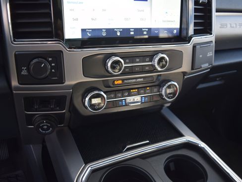 Certified 2022 Ford F350 Platinum w/ FX4 Off-Road Package AWD/4WD image 16