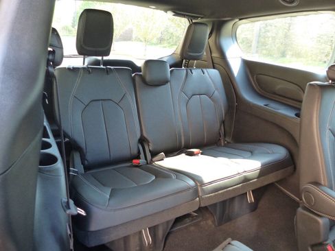 Used 2026 Chrysler Pacifica Select FWD image 48