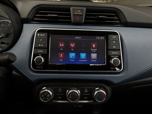 Used 2025 Nissan Versa SV FWD image 23