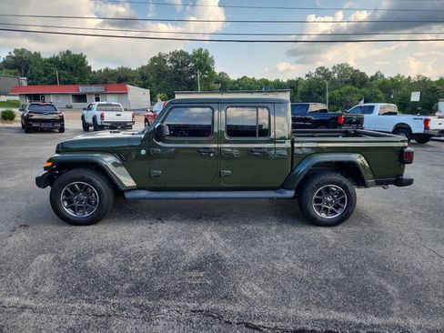 Used 2023 Jeep Gladiator Overland w/ Popular Equipment Package AWD/4WD image 1