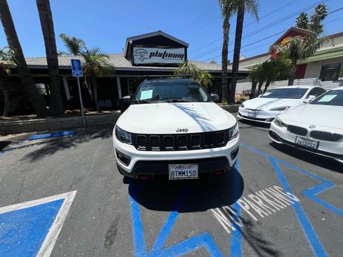 Used 2019 Jeep Compass Trailhawk AWD/4WD image 2