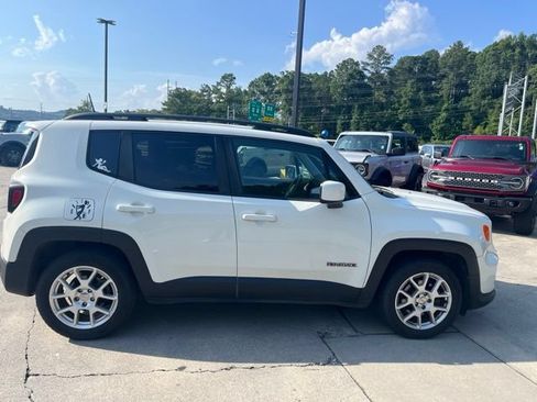 Used 2019 Jeep Renegade Latitude FWD image 8