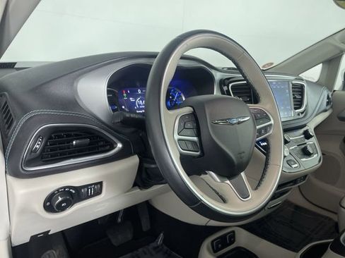 Used 2018 Chrysler Pacifica Limited w/ Advanced Safetytec Group image 28