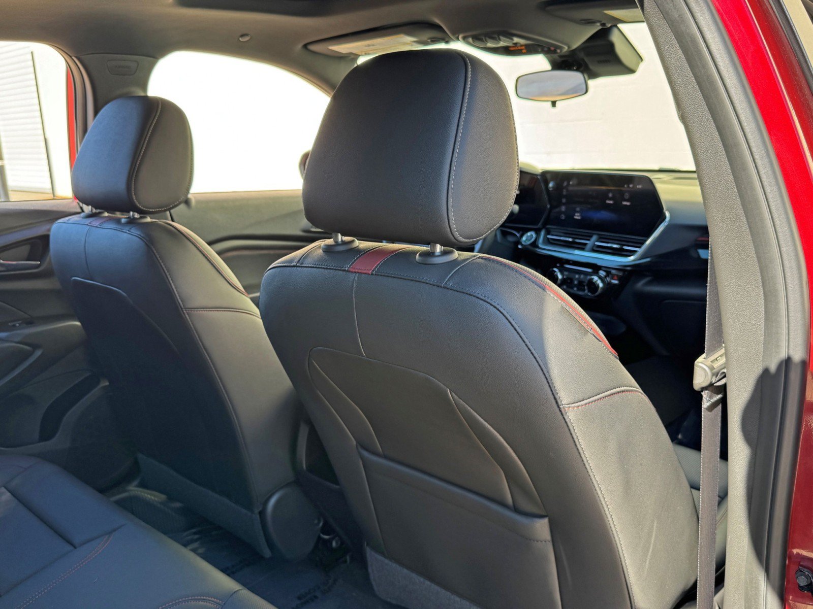 Used 2024 Chevrolet Trax RS w/ Sunroof Package FWD image 31