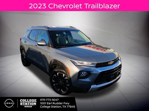 Used 2023 Chevrolet TrailBlazer LT image 1