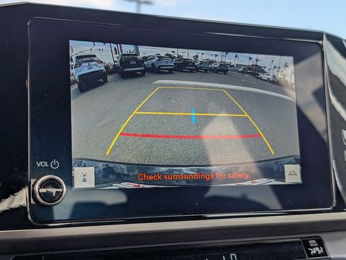 Used 2025 Toyota Camry SE FWD image 6