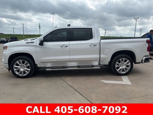 Used 2023 Chevrolet Silverado 1500 High Country w/ High Country Premium Package AWD/4WD image 3