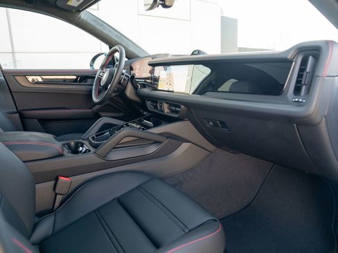 New 2026 Porsche Cayenne GTS AWD/4WD image 25