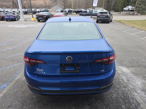 Used 2022 Volkswagen Jetta SE image 4