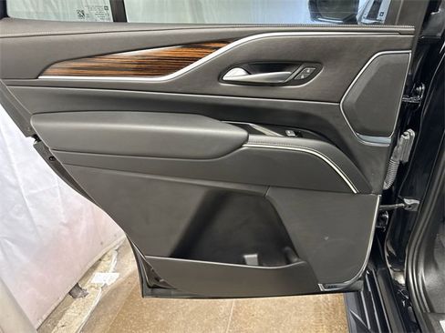 Used 2022 Cadillac Escalade Premium Luxury image 29