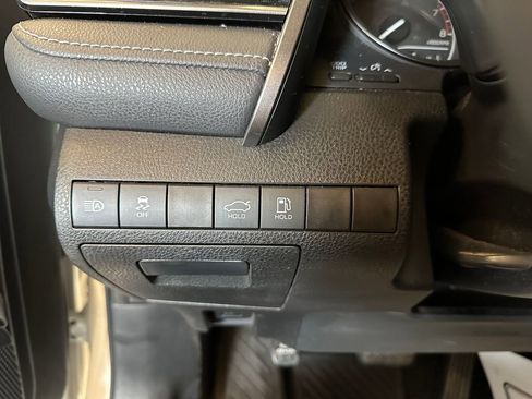 Used 2022 Toyota Camry SE FWD image 18