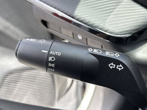 Certified 2025 Nissan Kicks SR AWD/4WD image 35