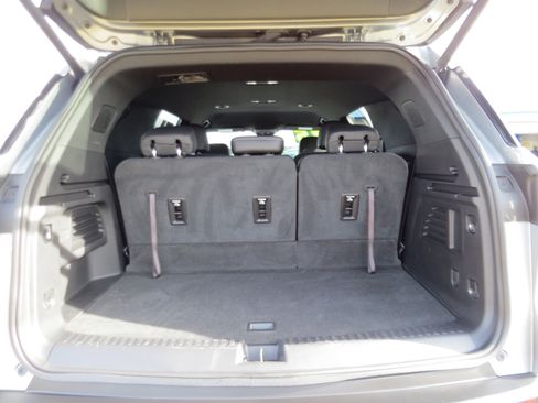 Certified 2025 Chevrolet Traverse LT image 11