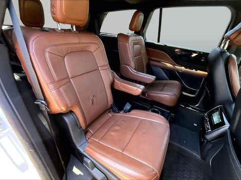Used 2020 Lincoln Aviator Grand Touring w/ Elements Package Plus AWD/4WD image 20