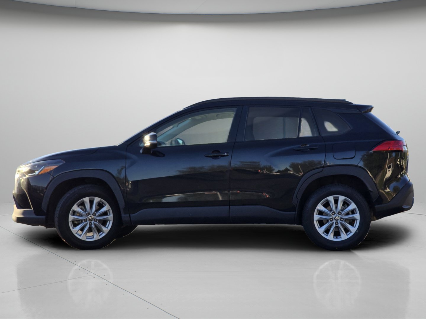 Certified 2024 Toyota Corolla Cross LE AWD/4WD image 22
