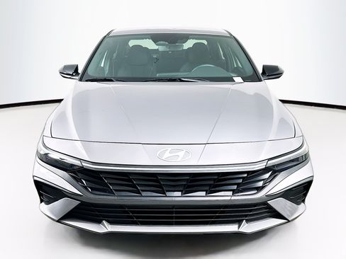 Used 2025 Hyundai Elantra Sport FWD image 2