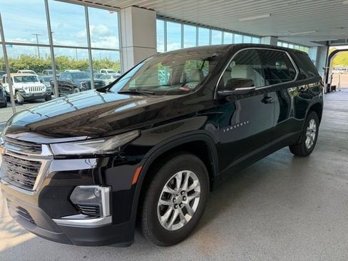Used 2023 Chevrolet Traverse LS w/ Safety Package image 3