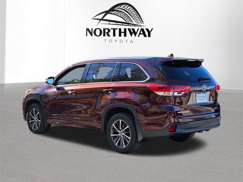 Used 2017 Toyota Highlander XLE image 5
