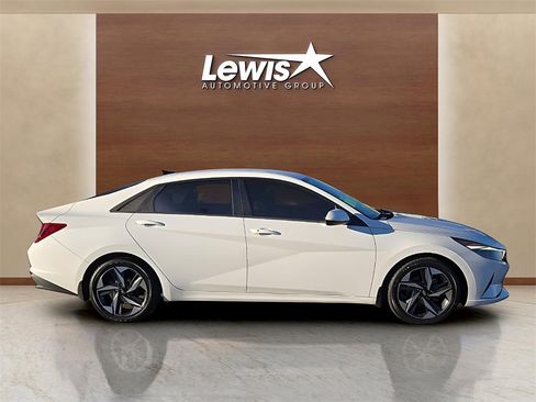 Used 2023 Hyundai Elantra SEL w/ Convenience Package image 5