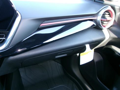 New 2026 Chevrolet Trax RS w/ Sunroof Package image 20