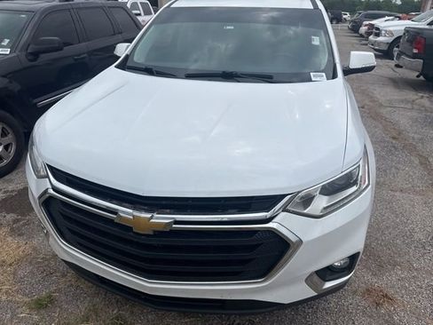 Used 2019 Chevrolet Traverse LT FWD image 2