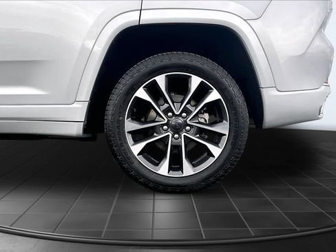Used 2024 Jeep Grand Cherokee Overland image 35