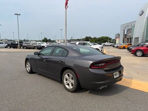 Used 2020 Dodge Charger SXT RWD image 3