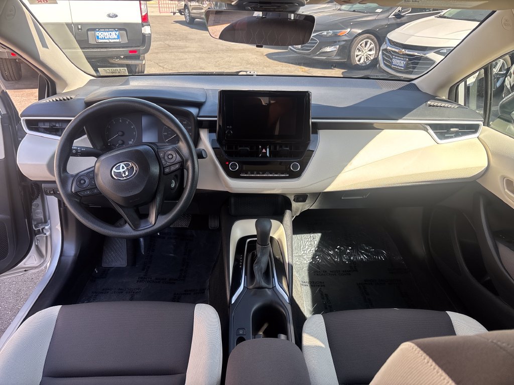 Used 2025 Toyota Corolla LE FWD image 12