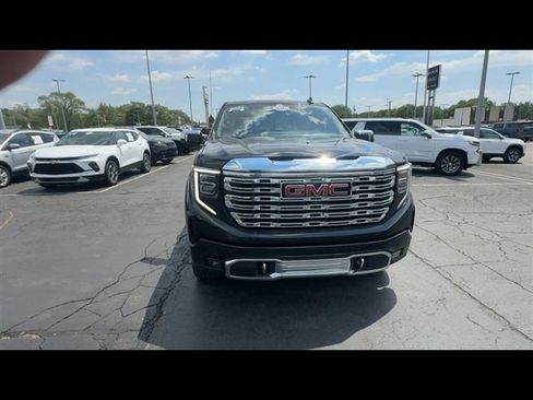 Used 2024 GMC Sierra 1500 Denali w/ Denali Reserve Package AWD/4WD image 3