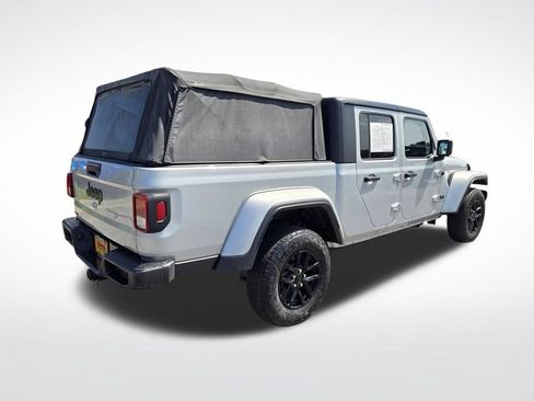 Used 2023 Jeep Gladiator Sport AWD/4WD image 3