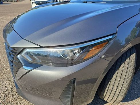 Used 2025 Nissan Sentra S FWD image 35