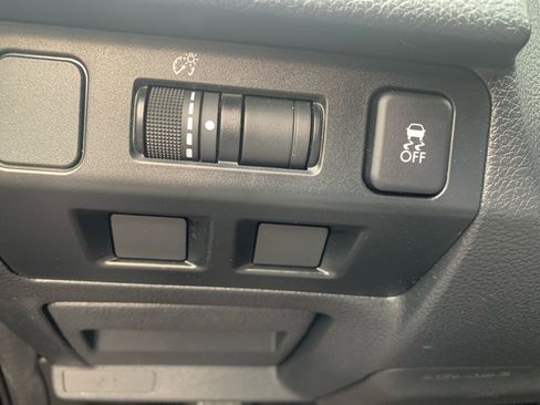 Used 2018 Subaru Forester 2.5i Premium w/ All-Weather Package image 21