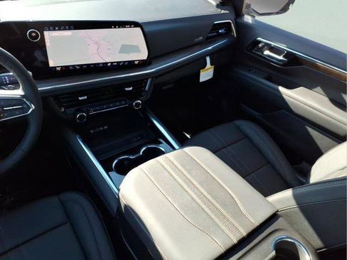 New 2026 Chevrolet Suburban High Country AWD/4WD image 15