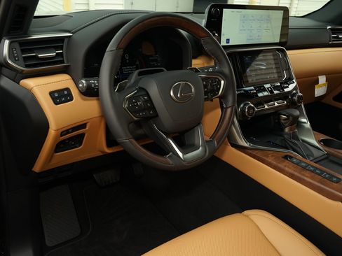 Used 2026 Lexus LX 600 4WD w/ Luxury Package image 7