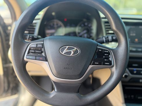 Used 2017 Hyundai Elantra SE FWD image 15