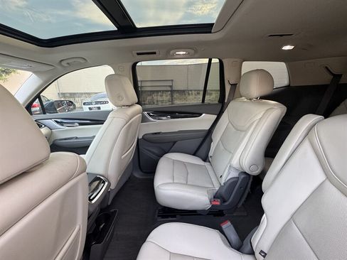 Used 2020 Cadillac XT6 Premium Luxury AWD/4WD image 32