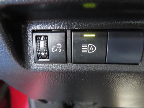 Used 2021 Toyota RAV4 LE FWD image 18