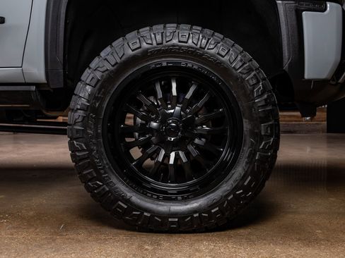 Used 2025 GMC Sierra 2500 AT4 w/ AT4 Premium Plus Package image 12