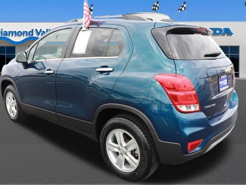 Used 2020 Chevrolet Trax LT w/ Sun & Sound Package AWD/4WD image 4