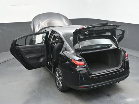 Used 2021 Nissan Versa SV FWD image 43