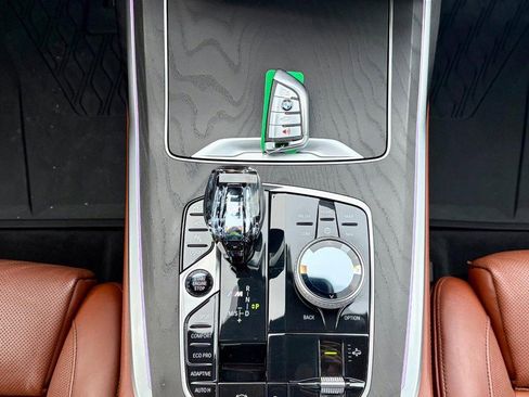 Used 2020 BMW X7 M50i image 15