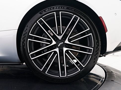 Used 2024 Aston Martin DB12 Coupe image 27