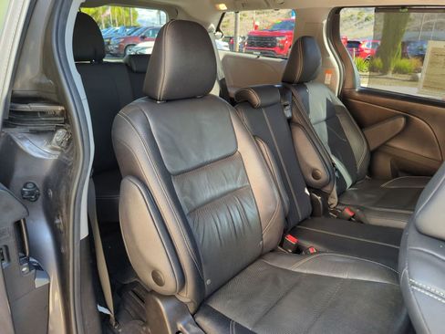 Used 2017 Toyota Sienna SE image 19