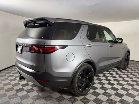 Certified 2025 Land Rover Discovery S image 9