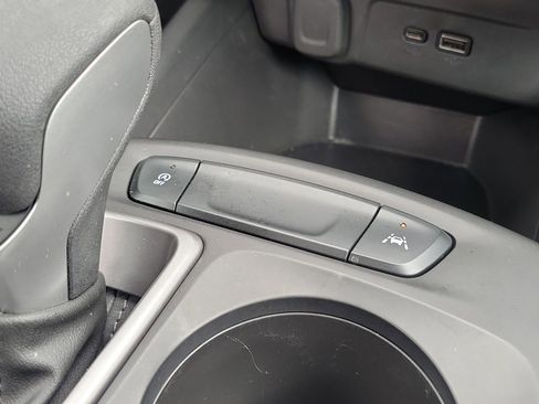 Used 2025 Chevrolet Trax LS image 18